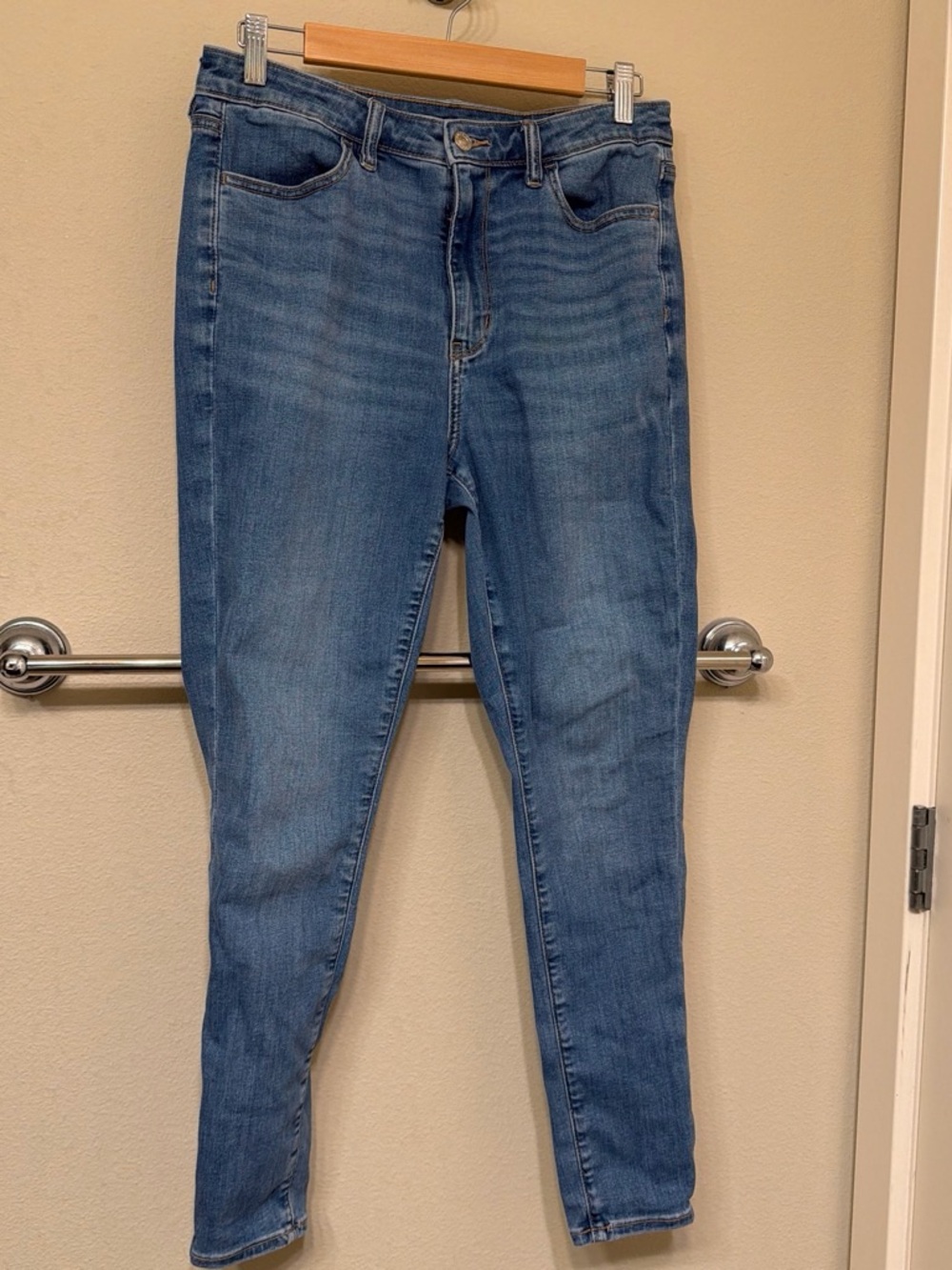 American Eagle Outfitters High-Rise Skinny Jeans - Blue Wash